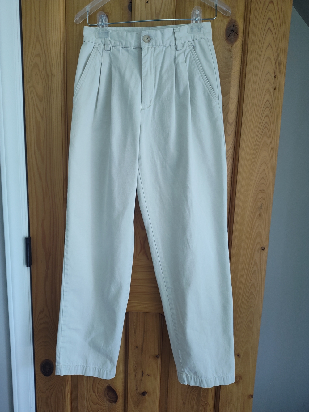 Old Navy Pleated Chino Pants in Cream, Size 2R